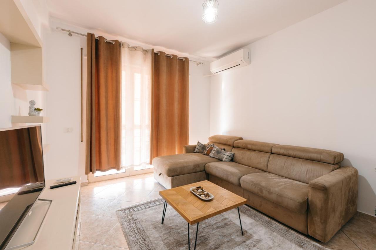 Rs Place 1-Bedroom Apartment ティラナ エクステリア 写真